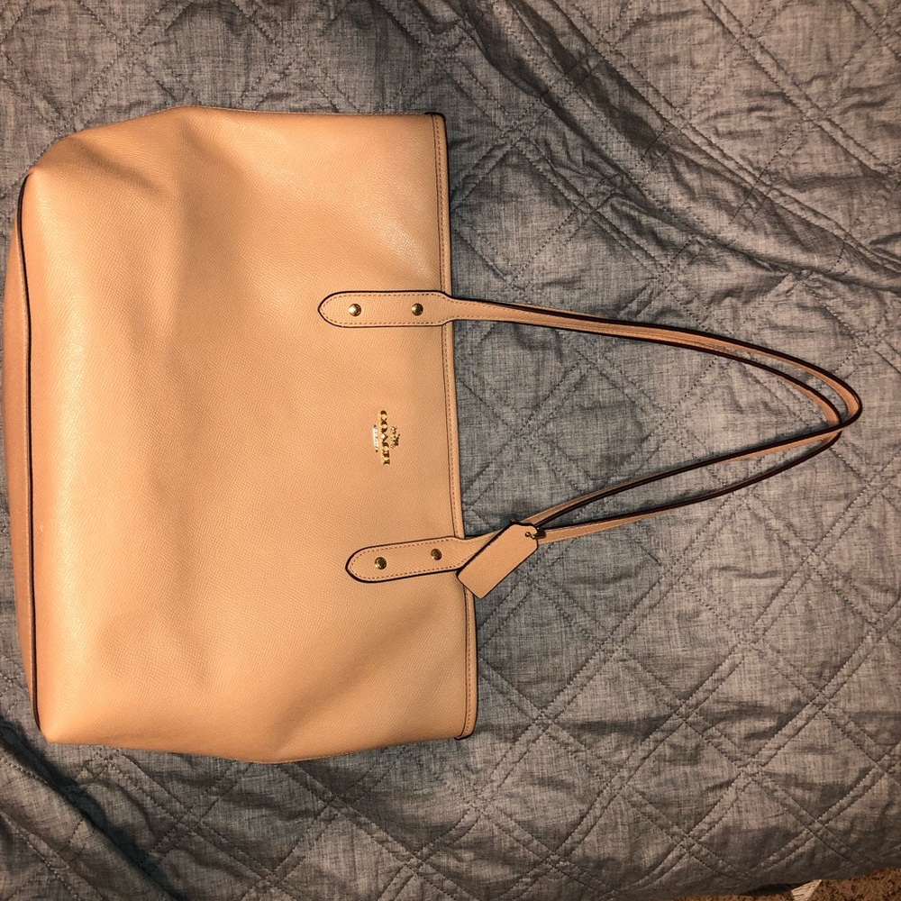 Coach medium tote purse